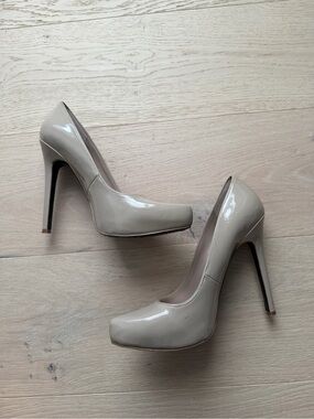 NUDE HEELS